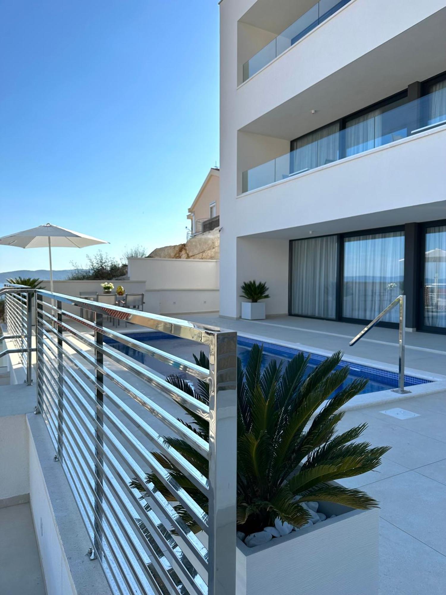 Villa Apartment Danny Baska Voda Bagian luar foto