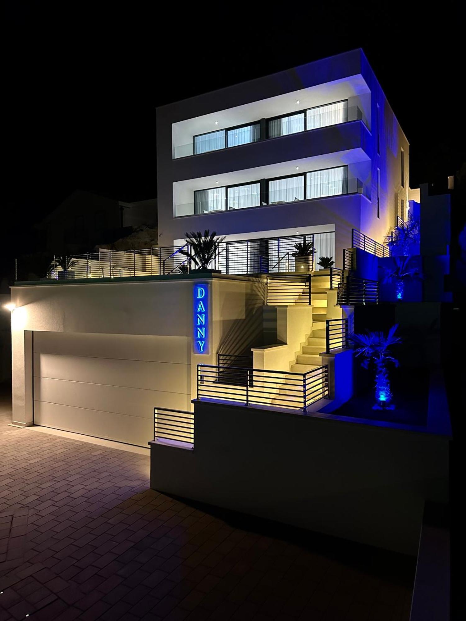 Villa Apartment Danny Baska Voda Bagian luar foto